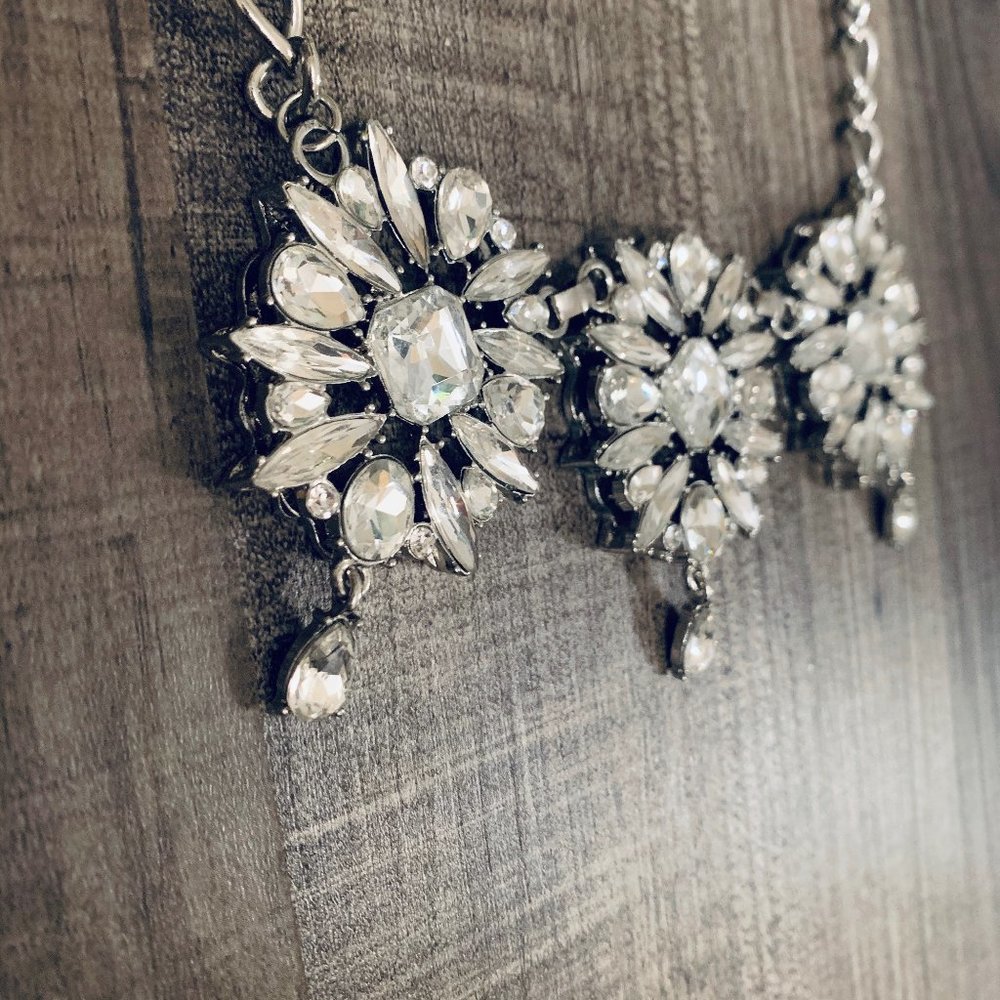 Gorgeous Rhinestone Statement Necklace. - Picture 3 of 3